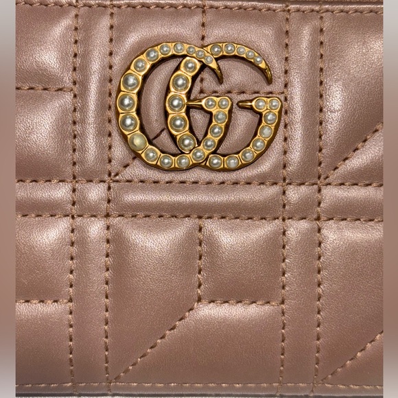 Authenticated Gucci Pearl Matelasse Wallet - Picture 2 of 9